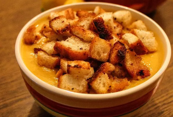 Rețetă de pui indian cu sos de unt și usturoi