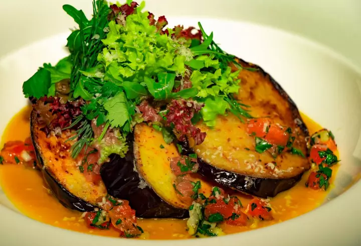 Rețetă de pui indian cu sos de unt și usturoi