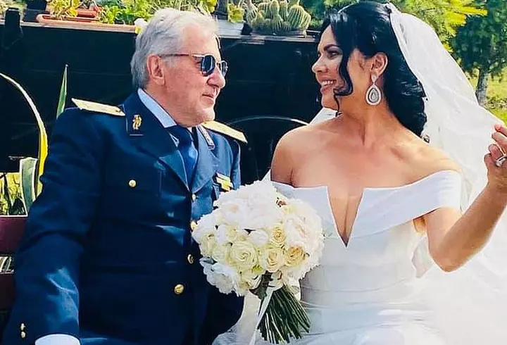 Alec Baldwin a împușcat accidental două persoane pe platoul de filmare. Una dintre ele a murit