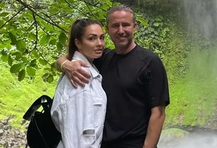 Ce face Anamaria Prodan cu tatuajul de pe spate, în care apare și Reghe. Îl șterge sau nu?