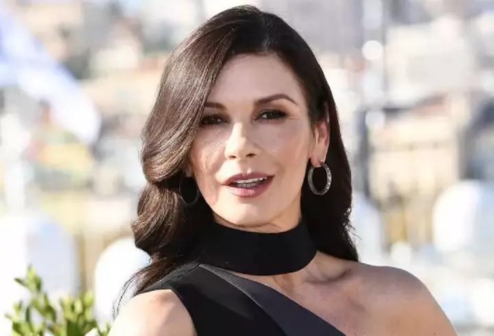 Ce face Anamaria Prodan cu tatuajul de pe spate, în care apare și Reghe. Îl șterge sau nu?