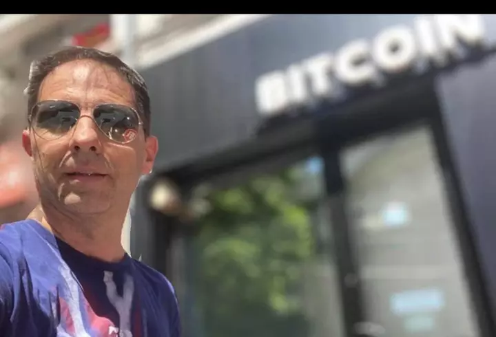 Alec Baldwin a împușcat accidental două persoane pe platoul de filmare. Una dintre ele a murit