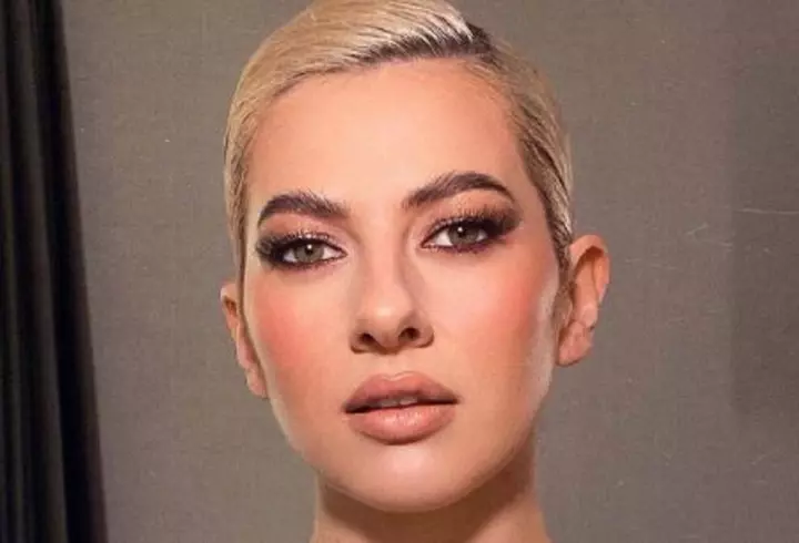 Ce face Anamaria Prodan cu tatuajul de pe spate, în care apare și Reghe. Îl șterge sau nu?