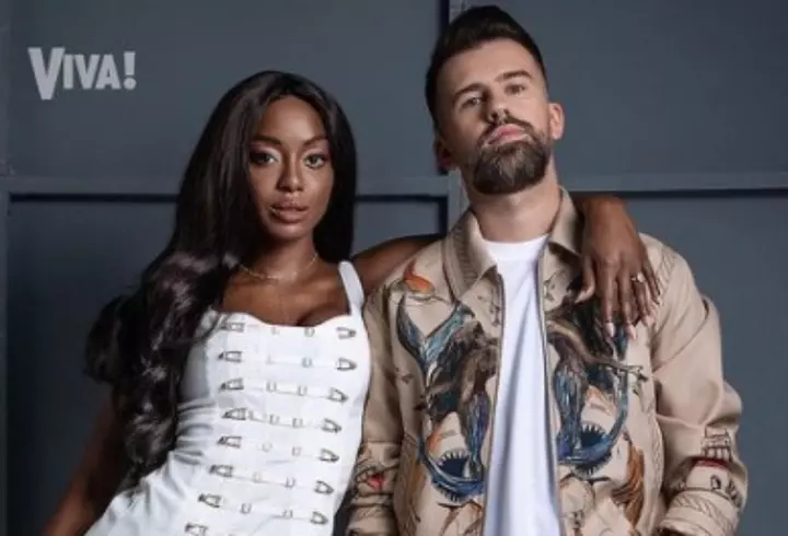 Nicole Cherry, mesaj neașteptat pentru fani, în timp ce o alăpta pe Anastasia: "Calmați-vă cu sânul, vă rog!"