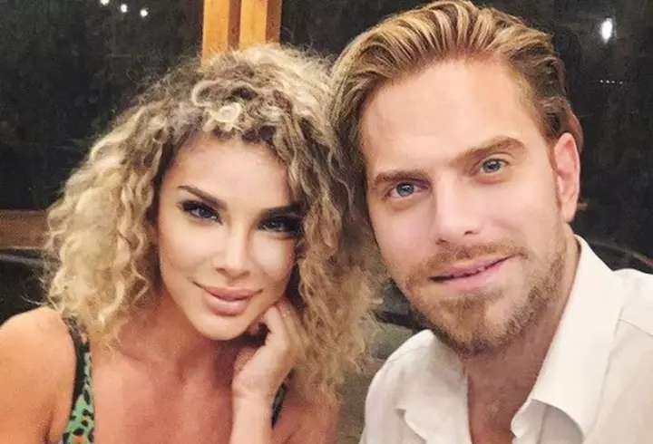 Nicole Cherry, mesaj neașteptat pentru fani, în timp ce o alăpta pe Anastasia: "Calmați-vă cu sânul, vă rog!"