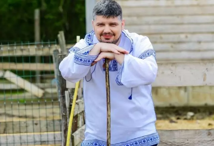 Primele imagini de la priveghiul lui Petrică Mîțu Stoian. Trupul său a fost depus la Ansamblul Folcloric „Maria Tănase”