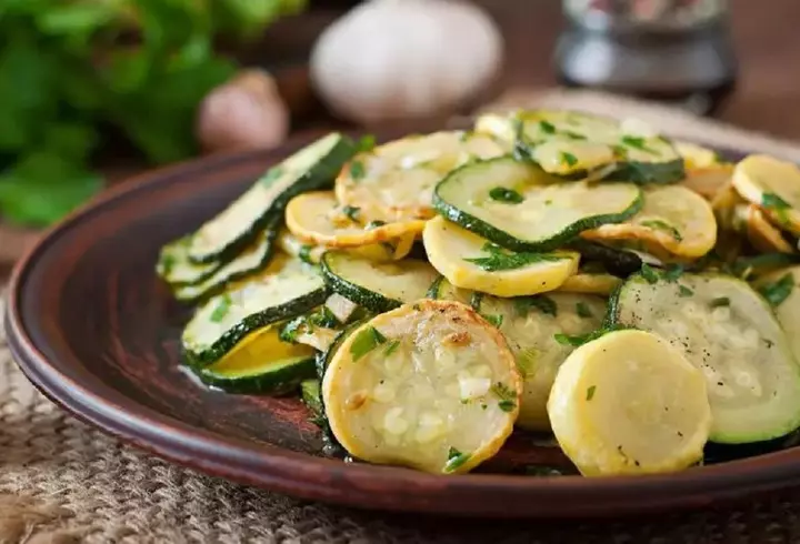 Rețetă de mâncare cu broccoli și conopidă. E delicioasă!