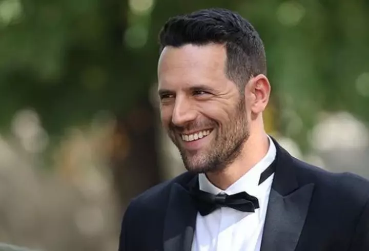 Primele imagini de la priveghiul lui Petrică Mîțu Stoian. Trupul său a fost depus la Ansamblul Folcloric „Maria Tănase”