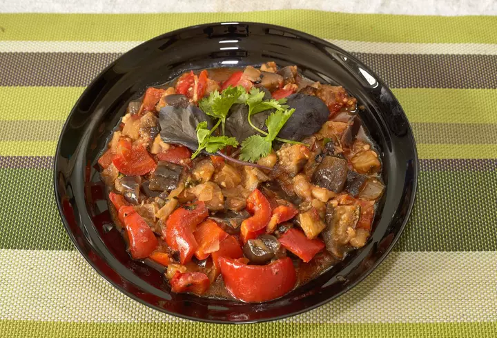 Rețetă de mâncare cu broccoli și conopidă. E delicioasă!