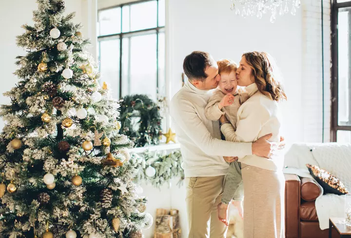 Cadouri inspirate de sărbători - Ce surprize au pregătit vedetele pentru cei dragi?