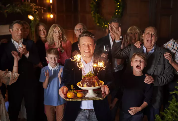 Cadouri inspirate de sărbători - Ce surprize au pregătit vedetele pentru cei dragi?