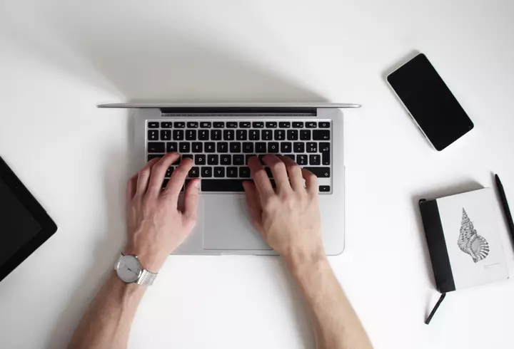 Cadouri inspirate de sărbători - Ce surprize au pregătit vedetele pentru cei dragi?