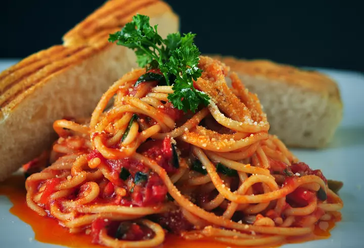 Rețetă de piftie din ciolan afumat. Nelipsită de sărbători