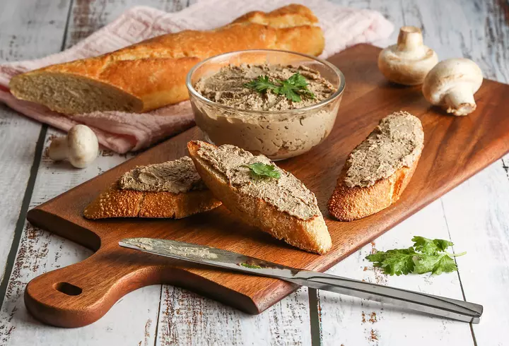 Rețetă de piftie din ciolan afumat. Nelipsită de sărbători