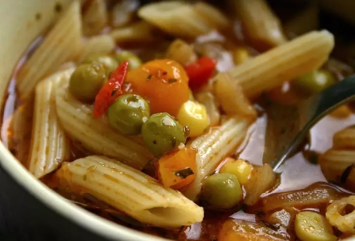 Rețetă de piftie din ciolan afumat. Nelipsită de sărbători