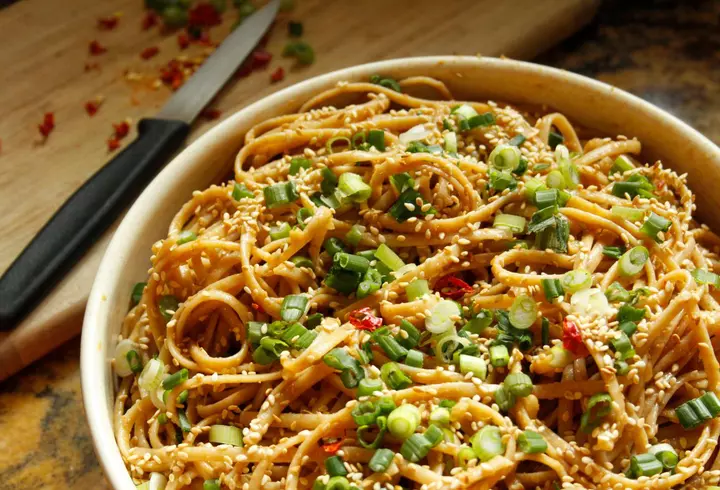 Rețetă de piftie din ciolan afumat. Nelipsită de sărbători