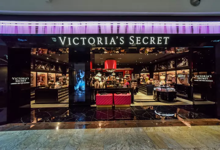 Cadouri inspirate de sărbători - Ce surprize au pregătit vedetele pentru cei dragi?