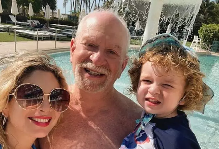 Fiul lui Ștefan Bănică și-a deschis propria afacere, din banii lui, la doar 20 de ani. Violeta, sora lui, i-a fost alături