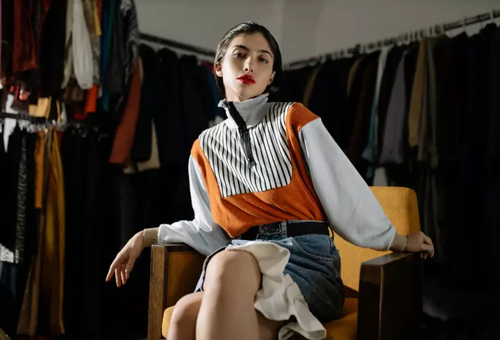 Cum accesorizăm rochiile cu imprimeu floral