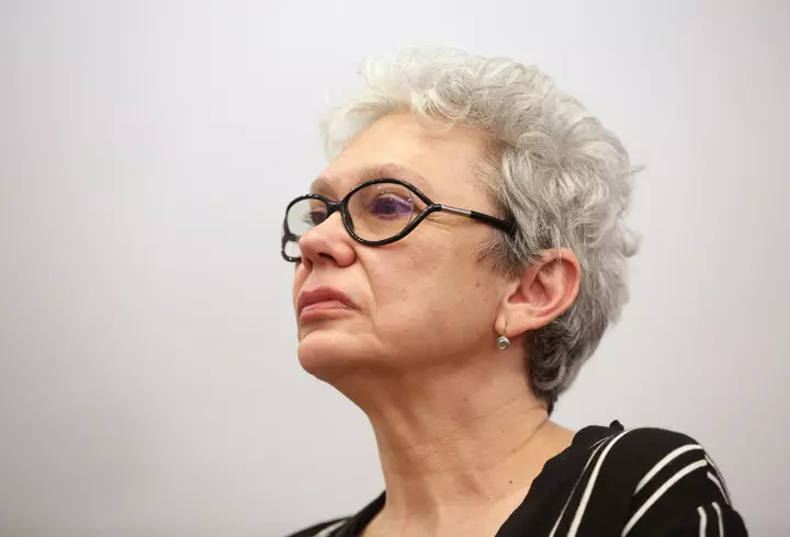 Anamaria Prodan s-a pozat în dormitor, într-un costum de baie minuscul