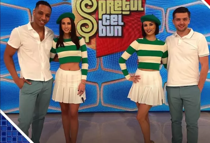 Anamaria Prodan s-a pozat în dormitor, într-un costum de baie minuscul