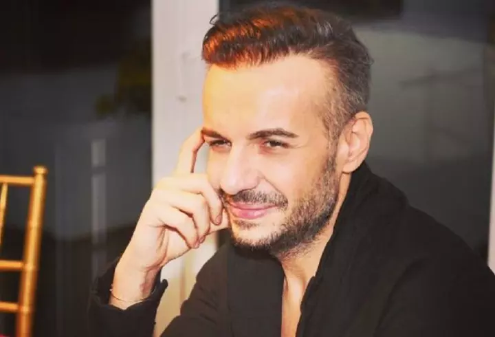 Anamaria Prodan s-a pozat în dormitor, într-un costum de baie minuscul