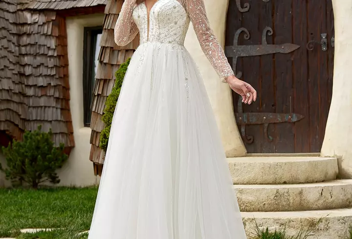 Cum accesorizăm rochiile cu imprimeu floral