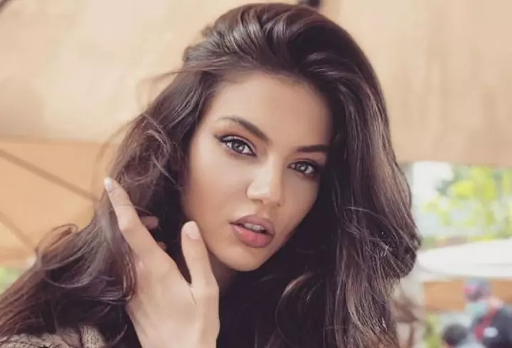 Ana Morodan, în chiloți și cu sânii goi pe stradă: „Când ești foarte deșteaptă...”