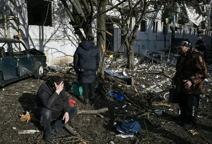 Războiul din Ucraina, imagini devastatoare: „Îmi scot nepotul din oraș, îl duc la adăpost și mă întorc să lupt"