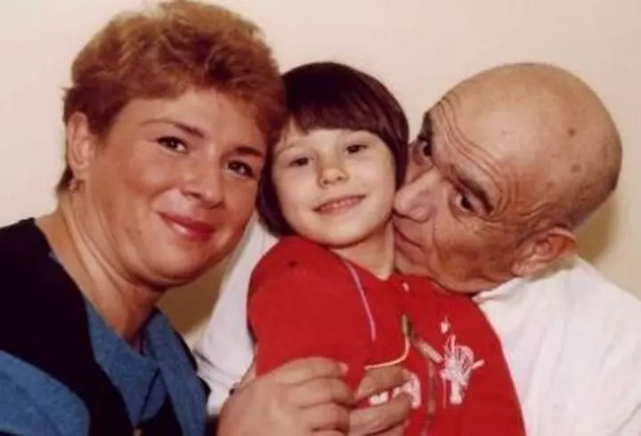 Andreea Marin, susținută de iubitul Adrian Brâncoveanu și de fiica Violeta la lansarea cărții sale: „Cand ma plangeam ca nu imi iese ceva, tatal meu..."