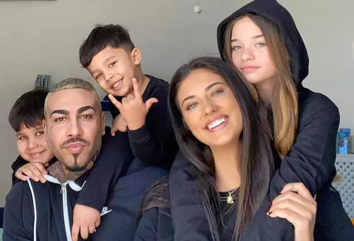 Andreea Marin, susținută de iubitul Adrian Brâncoveanu și de fiica Violeta la lansarea cărții sale: „Cand ma plangeam ca nu imi iese ceva, tatal meu..."