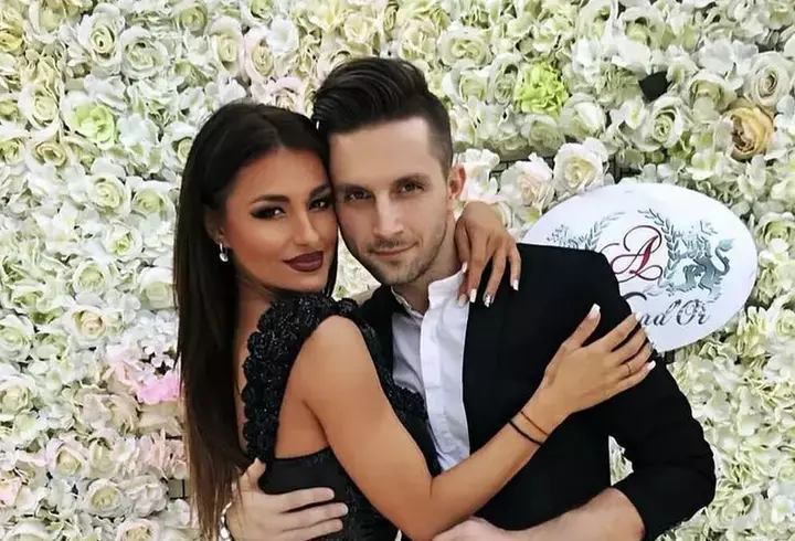 Andreea Marin, susținută de iubitul Adrian Brâncoveanu și de fiica Violeta la lansarea cărții sale: „Cand ma plangeam ca nu imi iese ceva, tatal meu..."