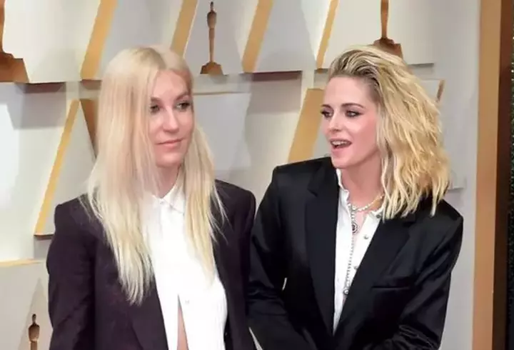 Klaus Iohannis a vorbit la telefon cu Zelenski despre situația critică din Ucraina: „România va continua să aibă grijă de fiecare cetățean care sosește în țara noastră”