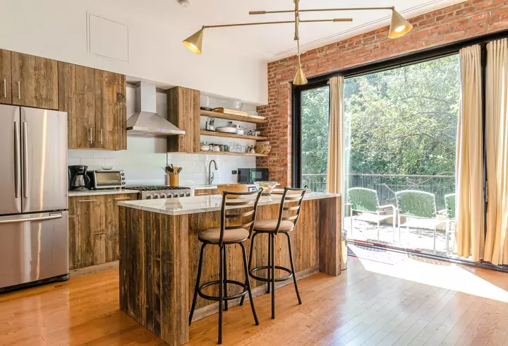 Cum te poți angaja ca make-up artist și mai ales unde