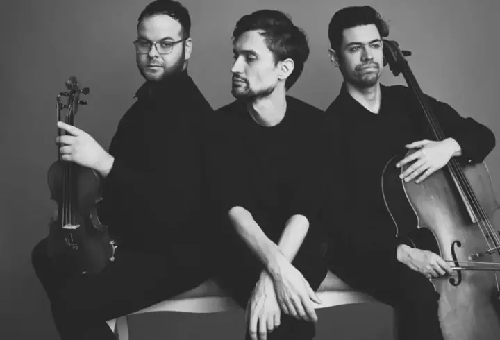 Cum te poți angaja ca make-up artist și mai ales unde