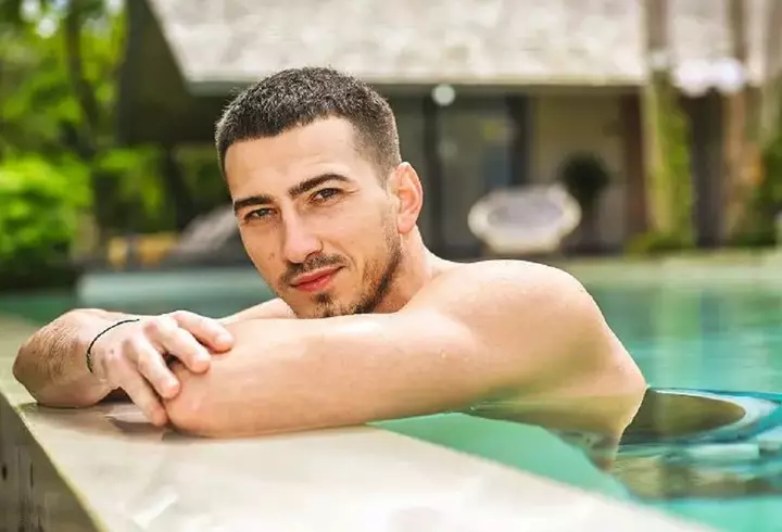 O mamă și fiul ei au fost împușcați de ruși, lângă Kiev. Vecinii i-au înmormântat lângă parcarea blocului