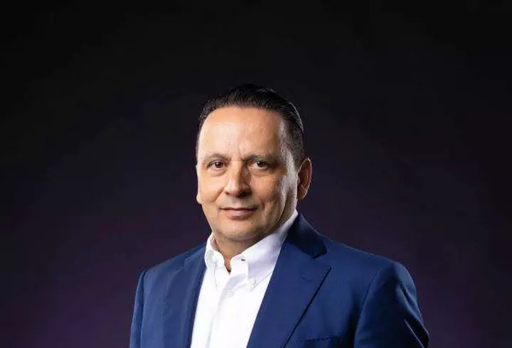 DESCOPERIȚI NOUA ARTĂ DE ACOPERIRE CU FONDUL DE TEN  CATRICE HD LIQUID COVERAGE