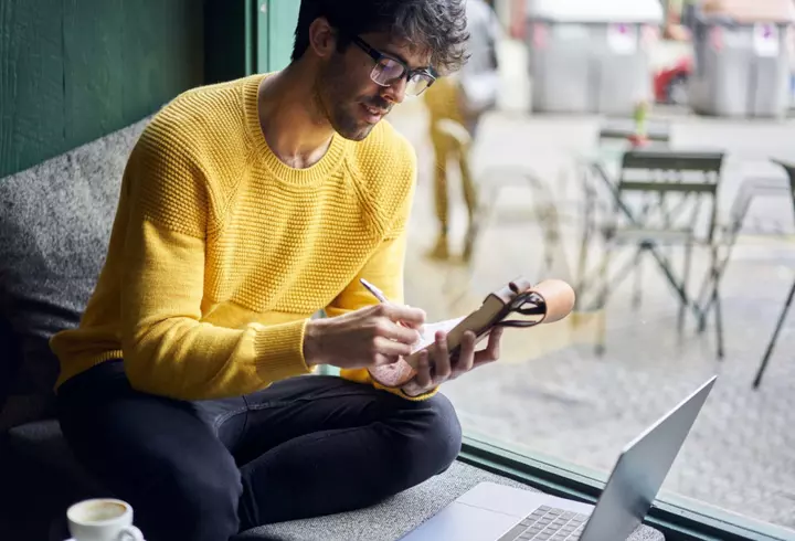 DESCOPERIȚI NOUA ARTĂ DE ACOPERIRE CU FONDUL DE TEN  CATRICE HD LIQUID COVERAGE