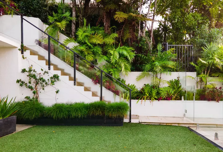 Cum te poți angaja ca make-up artist și mai ales unde