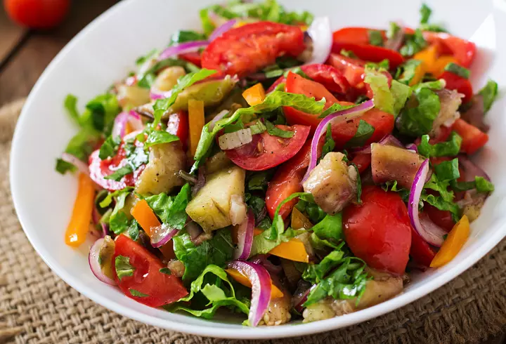 Rețetă cartofi noi cu unt și mărar. Rapid de făcut!