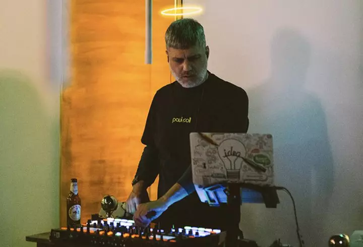 Cum te poți angaja ca make-up artist și mai ales unde