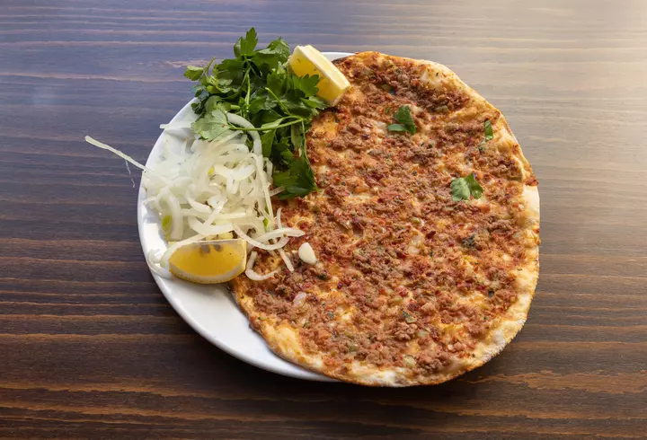 Rețetă cartofi noi cu unt și mărar. Rapid de făcut!