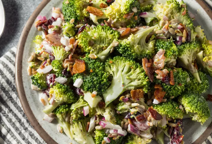 Rețetă cartofi noi cu unt și mărar. Rapid de făcut!