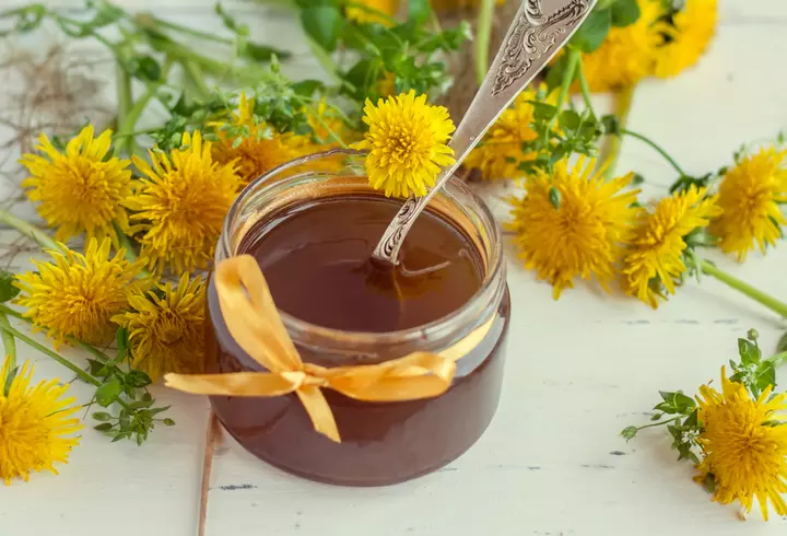 Rețetă cartofi noi cu unt și mărar. Rapid de făcut!