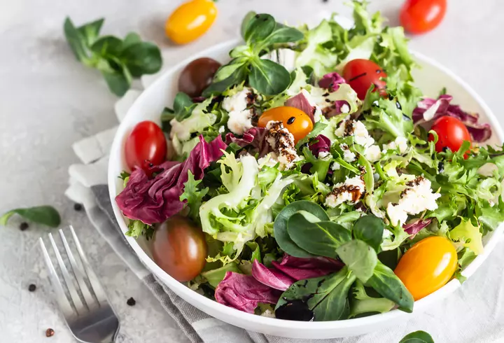 Rețetă cartofi noi cu unt și mărar. Rapid de făcut!