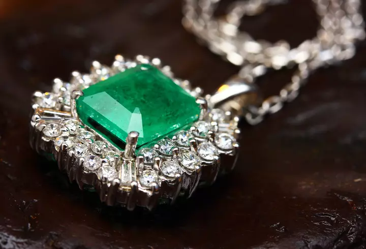 DESCOPERIȚI NOUA ARTĂ DE ACOPERIRE CU FONDUL DE TEN  CATRICE HD LIQUID COVERAGE