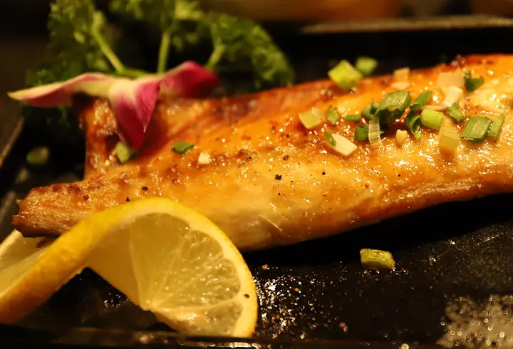 Rețetă cartofi noi cu unt și mărar. Rapid de făcut!