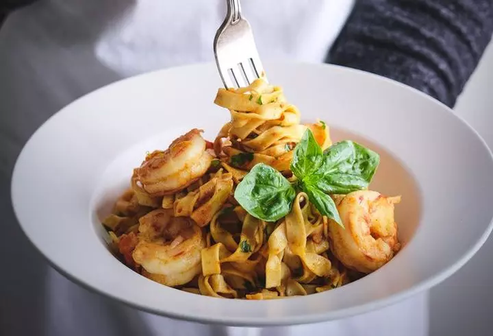 Rețetă cartofi noi cu unt și mărar. Rapid de făcut!