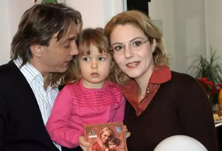 Laura Cosoi, totul despre cea de a treia naștere naturală: "A durat două ore și jumătate, contracții puternice, și..."