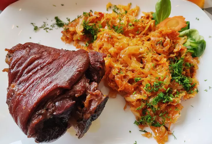 Rețetă cartofi noi cu unt și mărar. Rapid de făcut!